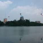 Hanoi - 018 - Ballons sur lac - Vietnam