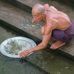 Mekong - 220 - Lavage des verres dans fleuve - Vietnam