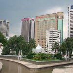 Kuala Lumpur - 084 - Mosquee et immeuble - Malaisie