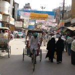Benares Varanasi 023 - Rue et Rickshaw - Inde
