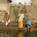 Benares Varanasi 142 - Bord du Gange Ablutions - Inde