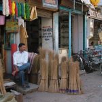 Benares Varanasi 048 - Petit commerce - Inde