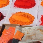 Benares Varanasi 244 - Marche teinture orange - Inde