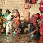 Benares Varanasi 083 - Bord du Gange Ablutions - Inde